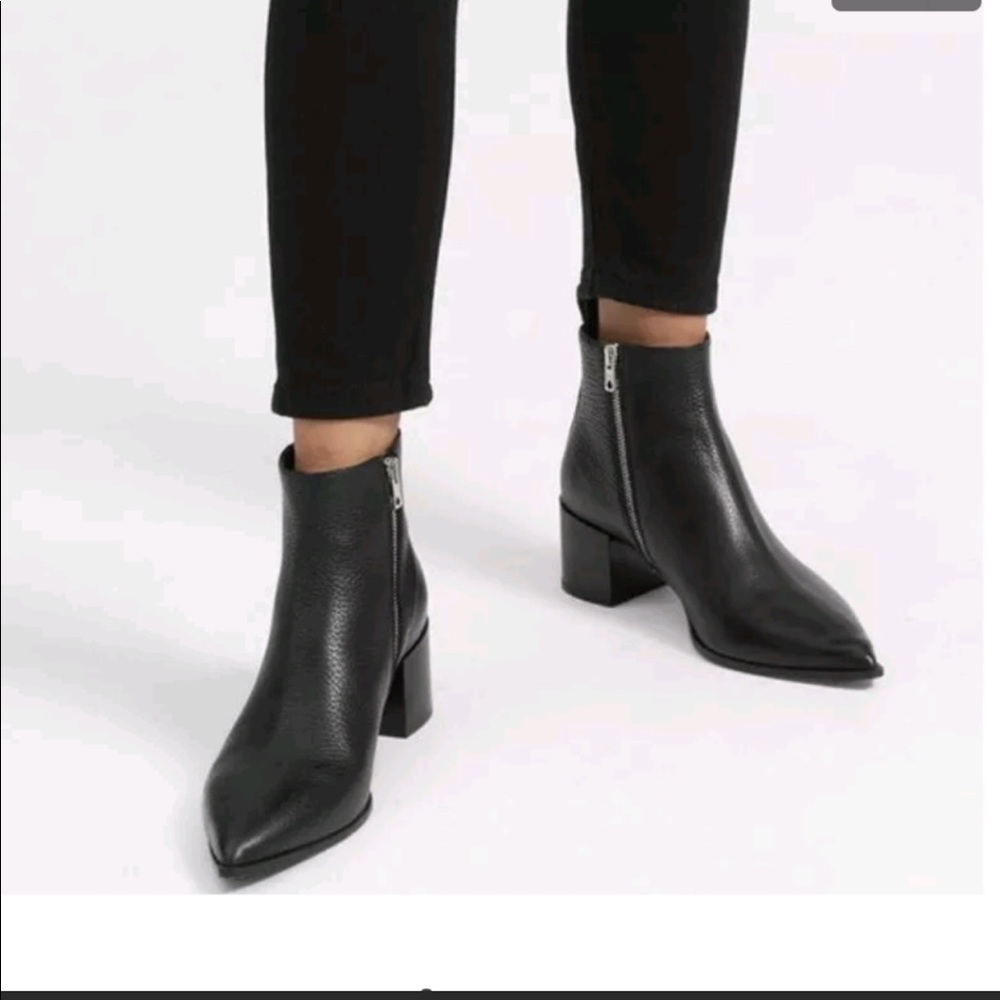 Everlane “The Boss” Pebbled Leather Ankle Boot